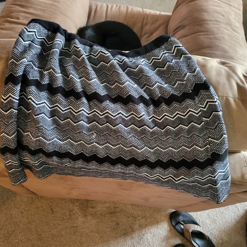 Pretty black and white zig zag skirt
